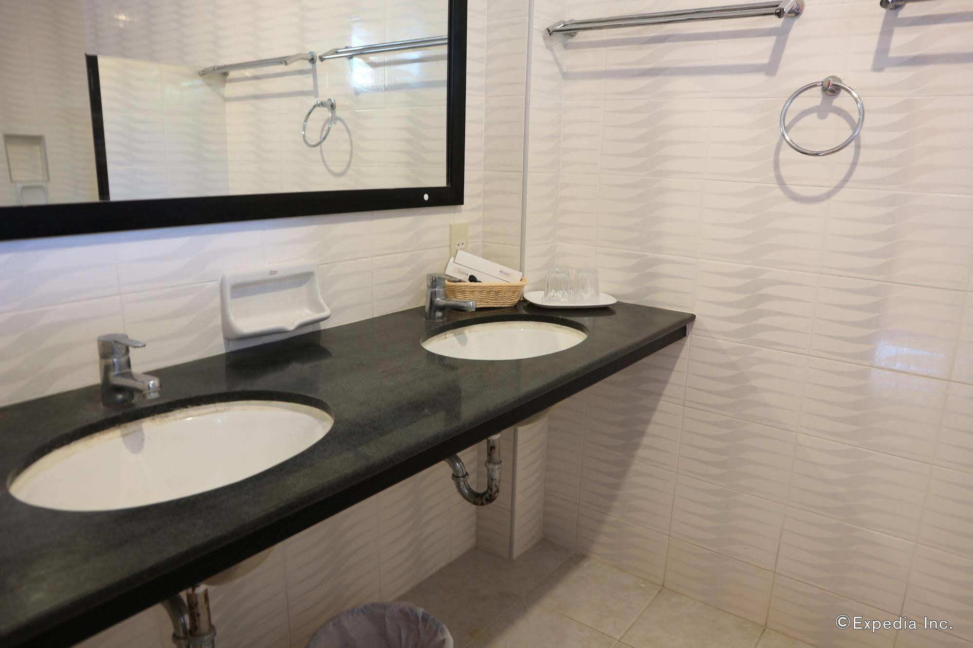 Antulang Beach Resort Siaton Kültér fotó